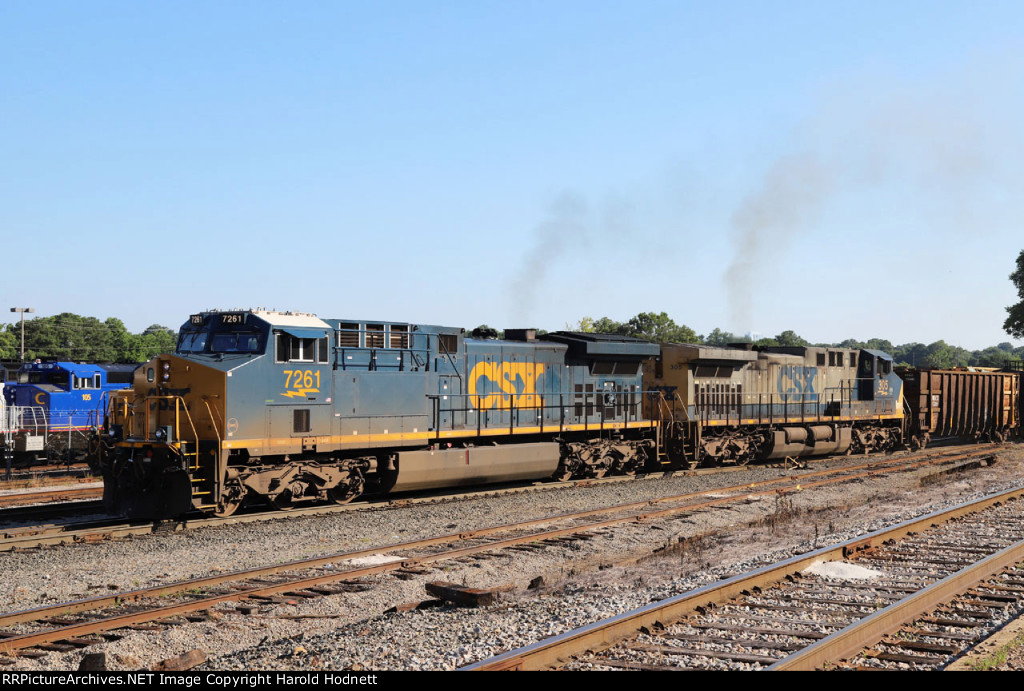 CSX 7261 & 305 build train L619-25